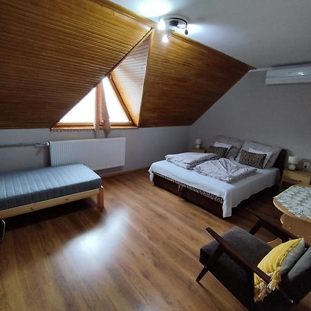 Luna Apartman Gyula Bagian luar foto